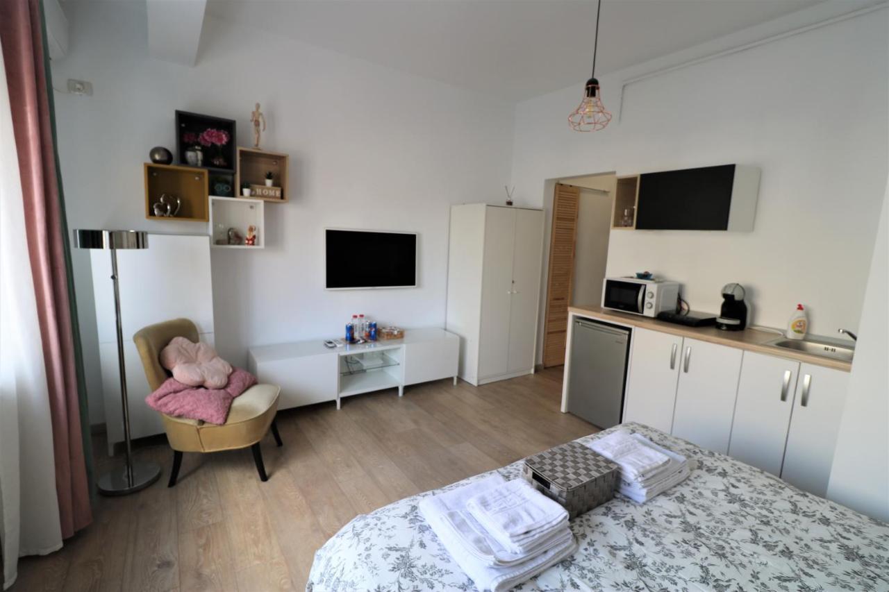 Lovely City Center Apartment - Free Minibar Bucarest Exterior foto
