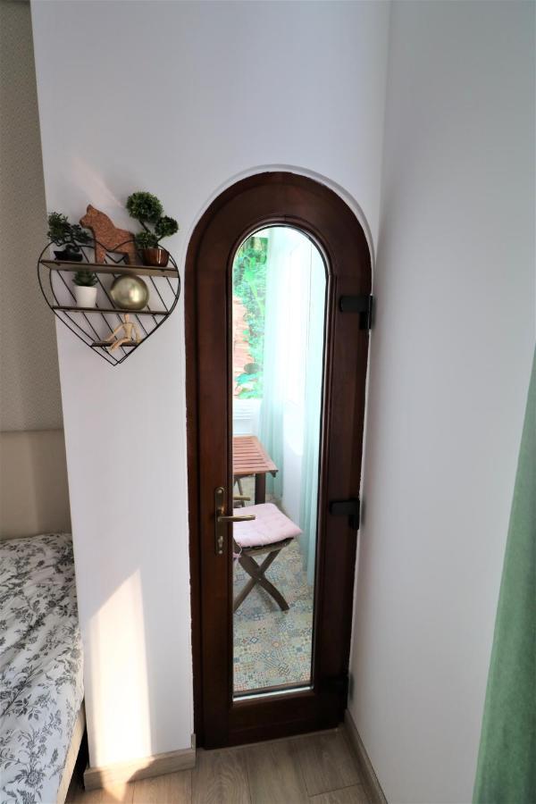 Lovely City Center Apartment - Free Minibar Bucarest Exterior foto